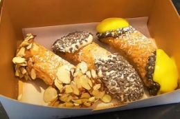Cannoli's on Portland, Maine, lunchtime pizza food tour